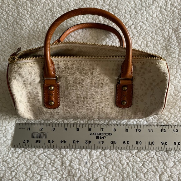 MICHAEL KORS Monogram Handbag - Picture 7 of 8